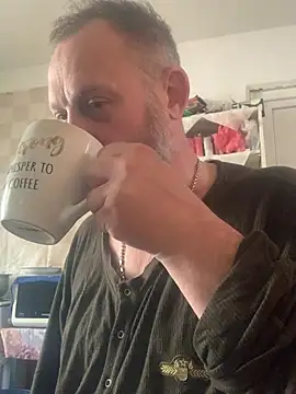 Snapshot of GHsveter chatting on April 29, 7:34 am GHsveter online show from April 29, 7:34 am
