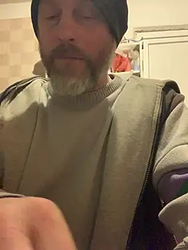 Snapshot of GHsveter chatting on April 29, 8:04 pm GHsveter online show from April 29, 8:04 pm
