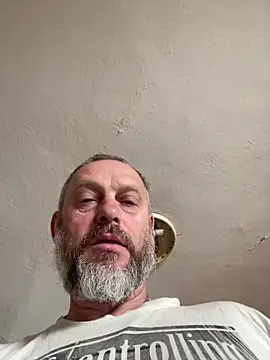 Snapshot of GHsveter chatting on May 8, 5:57 am GHsveter online show from May 8, 5:57 am