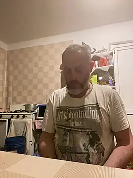 Snapshot of GHsveter chatting on May 8, 6:02 pm GHsveter online show from May 8, 6:02 pm