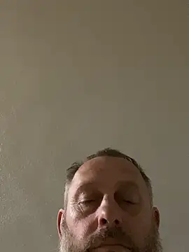 Snapshot of GHsveter chatting on May 9, 6:35 pm GHsveter online show from May 9, 6:35 pm