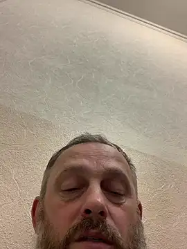 Snapshot of GHsveter chatting on May 12, 6:05 pm GHsveter online show from May 12, 6:05 pm