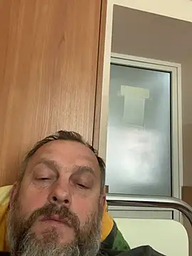 Snapshot of GHsveter chatting on May 19, 7:47 am GHsveter online show from May 19, 7:47 am