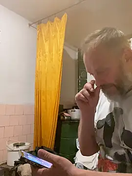 Snapshot of GHsveter chatting on May 23, 7:51 pm GHsveter online show from May 23, 7:51 pm