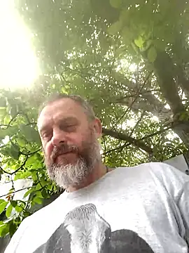 Snapshot of GHsveter chatting on May 25, 8:20 am GHsveter online show from May 25, 8:20 am