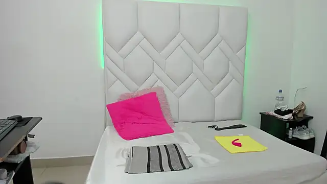 Mature Hard online show from February 21, 11:32 pm