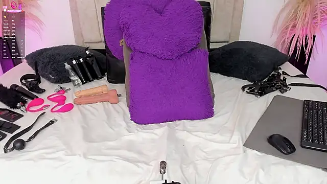 Snapshot of Bianka_olivetto021 chatting on February 3, 2:53 am Bianka olivetto021 online show from February 3, 2:53 am