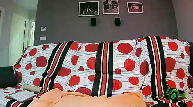 Snapshot of txan9876 chatting on February 2, 10:06 pm txan9876 online show from February 2, 10:06 pm