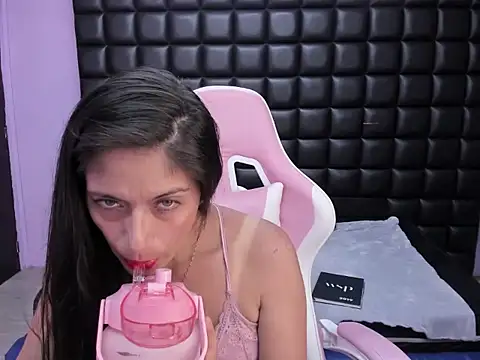 AnnyMilet  online show from November 7, 11:05 pm