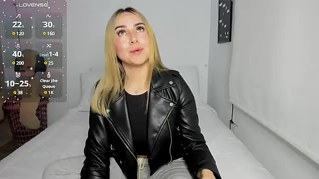Snapshot of sophi_mooreno chatting on March 5, 5:29 am sophi mooreno online show from March 5, 5:29 am