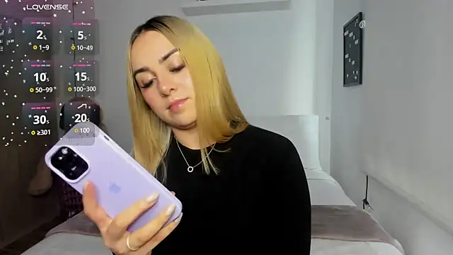 Snapshot of sophi_mooreno chatting on March 10, 10:02 pm sophi mooreno online show from March 10, 10:02 pm