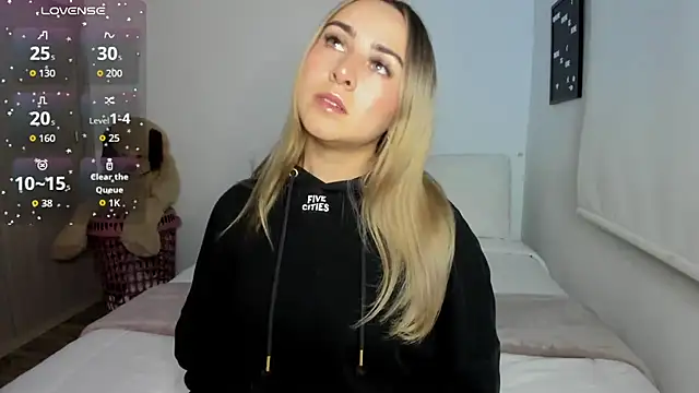 Snapshot of sophi_mooreno chatting on September 10, 12:32 am sophi mooreno online show from September 10, 12:32 am