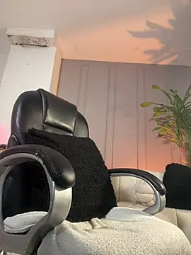 Frank Farrell online show from April 5, 8:50 pm