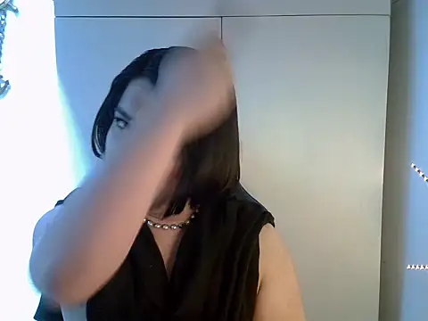 Snapshot of StrawberryWine07 chatting on January 22, 12:16 am StrawberryWine07 online show from January 22, 12:16 am