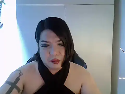 Snapshot of StrawberryWine07 chatting on January 22, 3:20 am StrawberryWine07 online show from January 22, 3:20 am