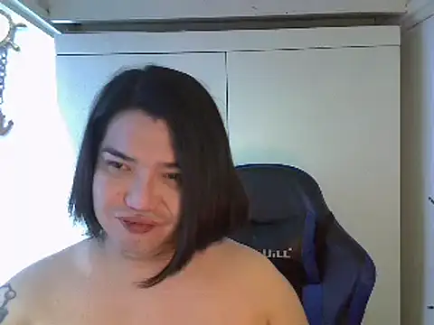 Snapshot of StrawberryWine07 chatting on March 9, 4:49 am StrawberryWine07 online show from March 9, 4:49 am