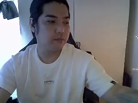 Snapshot of StrawberryWine07 chatting on March 19, 2:27 am StrawberryWine07 online show from March 19, 2:27 am