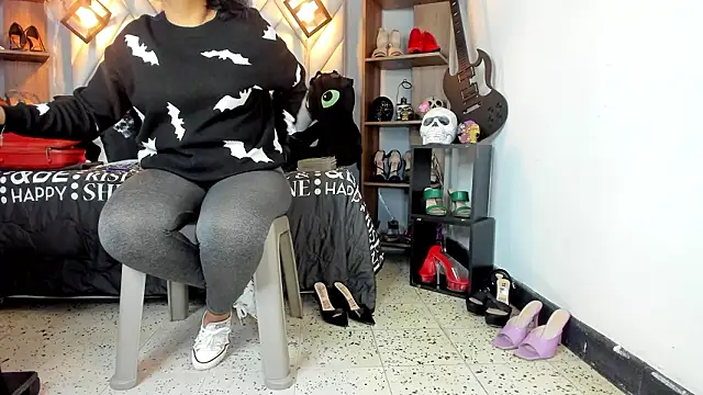 Snapshot of MirandaHaguen chatting on February 19, 9:00 pm MirandaHaguen online show from February 19, 9:00 pm