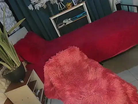 Laura yourhottestbabe123 online show from September 23, 4:54 pm