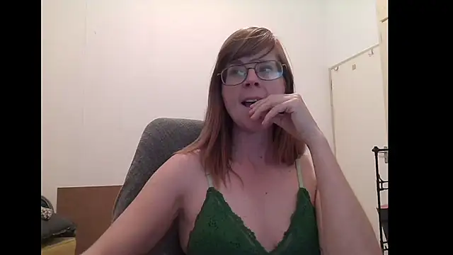 Snapshot of SavannaGirly chatting on June 3, 6:24 pm SavannaGirly online show from June 3, 6:24 pm