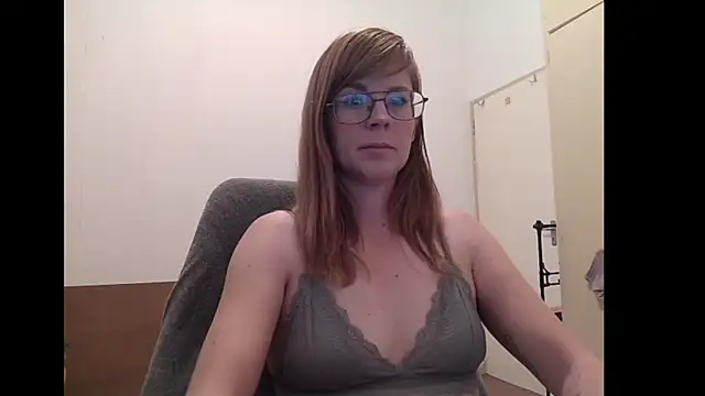 Snapshot of SavannaGirly chatting on June 4, 8:31 am SavannaGirly online show from June 4, 8:31 am