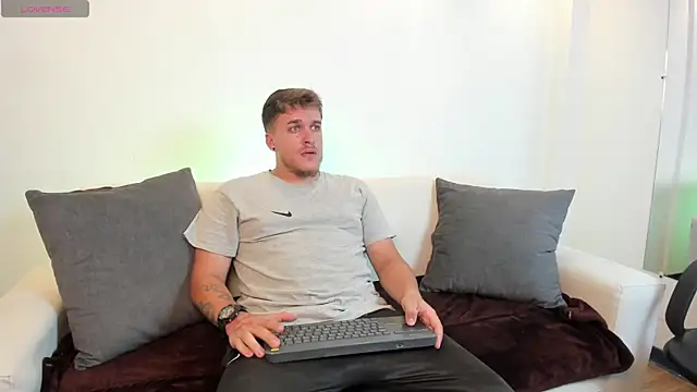 keane lee online show from December 6, 7:34 pm