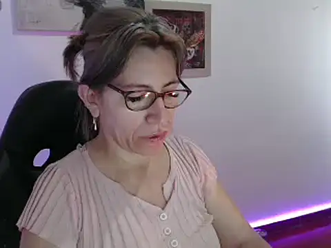 Chayla Ruiz online show from December 19, 9:28 pm