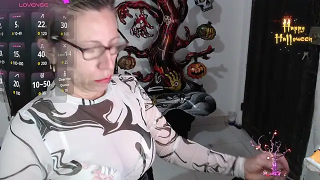 Chayla Ruiz online show from November 1, 9:11 am