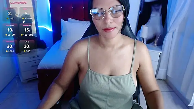 Snapshot of Wanda_Milf chatting on October 2, 8:27 pm Wanda Milf online show from October 2, 8:27 pm