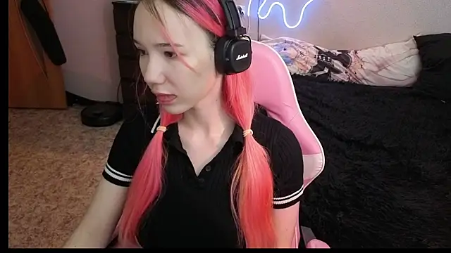 Snapshot of Maya_Viola chatting on February 10, 5:55 am Maya Viola online show from February 10, 5:55 am