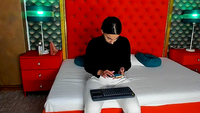 VallerieJones online show from October 18, 10:27 am