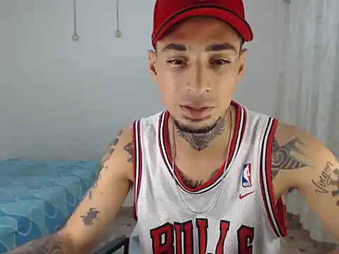 emiliano hottt online show from December 5, 5:05 am