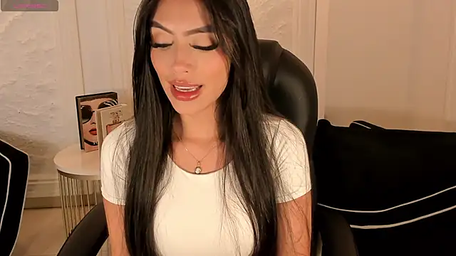 Snapshot of JadeEvansX chatting on January 17, 2:33 pm JadeEvansX online show from January 17, 2:33 pm