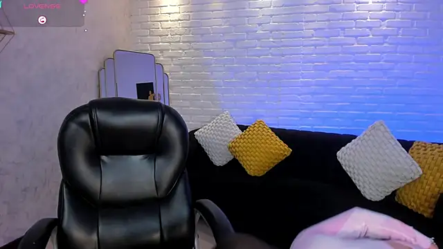 MaryLewis  online show from February 3, 6:07 pm