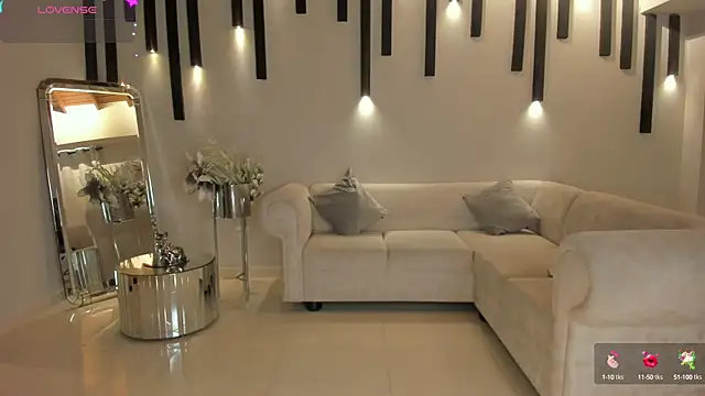 MaryLewis  online show from March 13, 5:50 pm