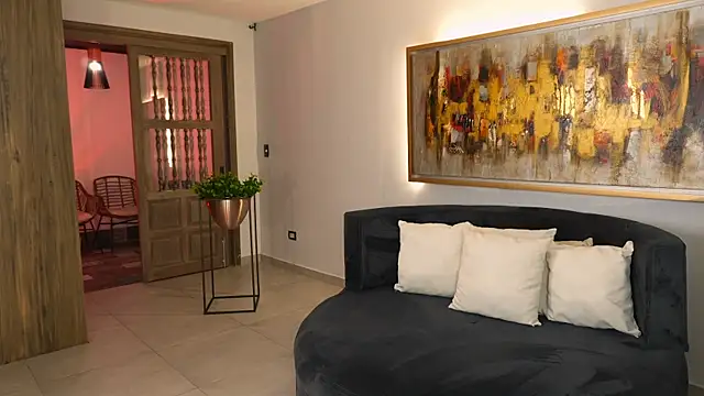 KateSunder online show from December 21, 7:37 am