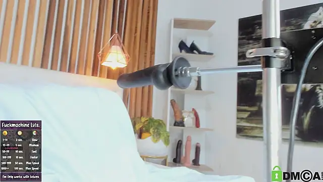 Snapshot of emma_liz_ chatting on January 9, 4:49 pm emma liz online show from January 9, 4:49 pm