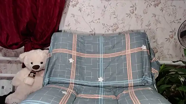 Snapshot of EmilyDoth chatting on December 1, 6:19 pm EmilyDoth online show from December 1, 6:19 pm