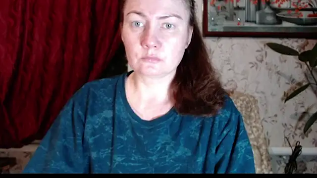 EmilyDoth online show from February 13, 1:51 pm