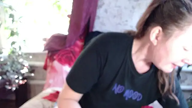 Snapshot of EmilyDoth chatting on August 4, 7:11 am EmilyDoth online show from August 4, 7:11 am