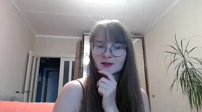 Snapshot of KiraGoldens chatting on December 12, 8:14 am KiraGoldens online show from December 12, 8:14 am