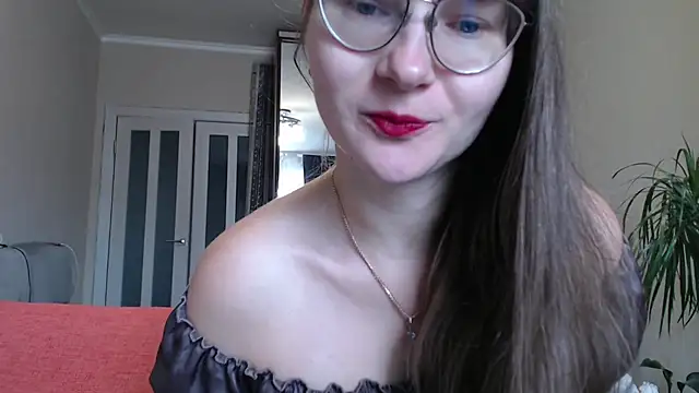 Snapshot of KiraGoldens chatting on September 13, 6:13 am KiraGoldens online show from September 13, 6:13 am
