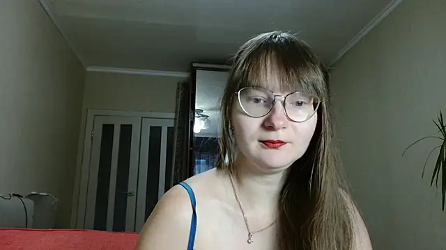 Snapshot of KiraGoldens chatting on October 15, 5:51 am KiraGoldens online show from October 15, 5:51 am