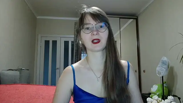 KiraGoldens online show from October 26, 5:35 am