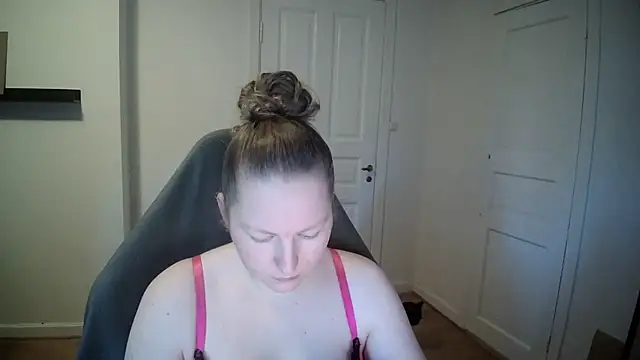 Girlnina-1995 online show from February 6, 10:15 am