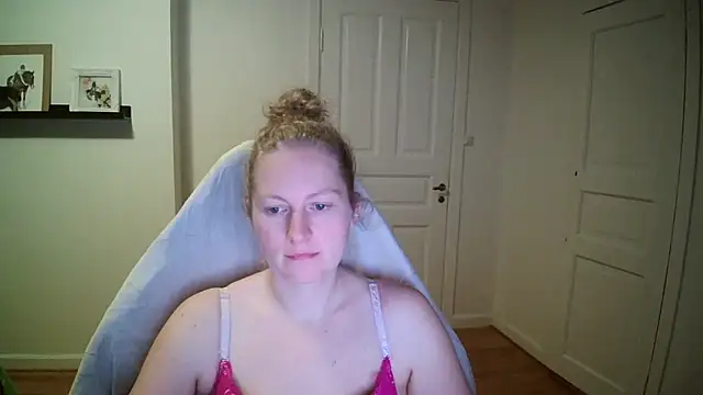 Girlnina-1995 online show from October 28, 10:45 pm