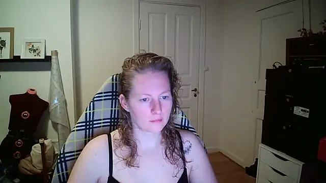 Snapshot of Girlnina-1995 chatting on January 19, 6:39 am Girlnina-1995 online show from January 19, 6:39 am