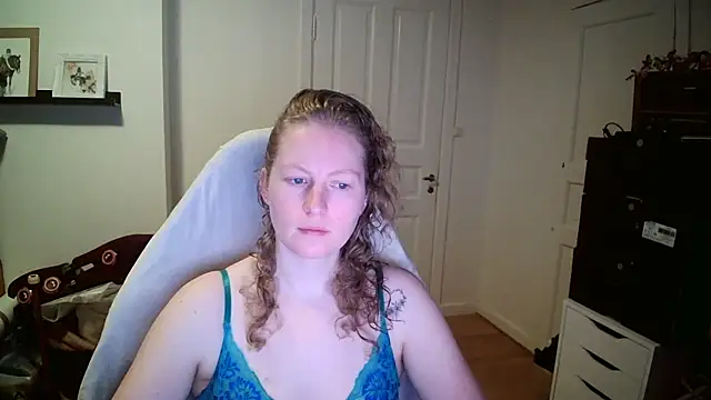 Snapshot of Girlnina-1995 chatting on February 2, 7:29 am Girlnina-1995 online show from February 2, 7:29 am