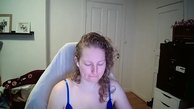 Snapshot of Girlnina-1995 chatting on February 10, 9:46 am Girlnina-1995 online show from February 10, 9:46 am