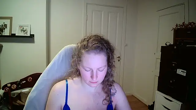 Snapshot of Girlnina-1995 chatting on February 10, 9:52 pm Girlnina-1995 online show from February 10, 9:52 pm